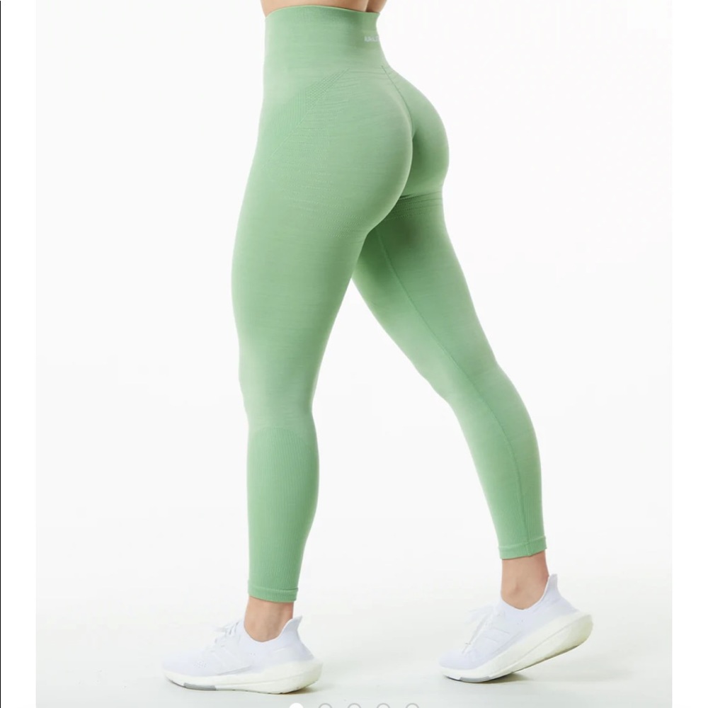 Alphalete Ozone Legging - Pistachio - Medium (NWT)